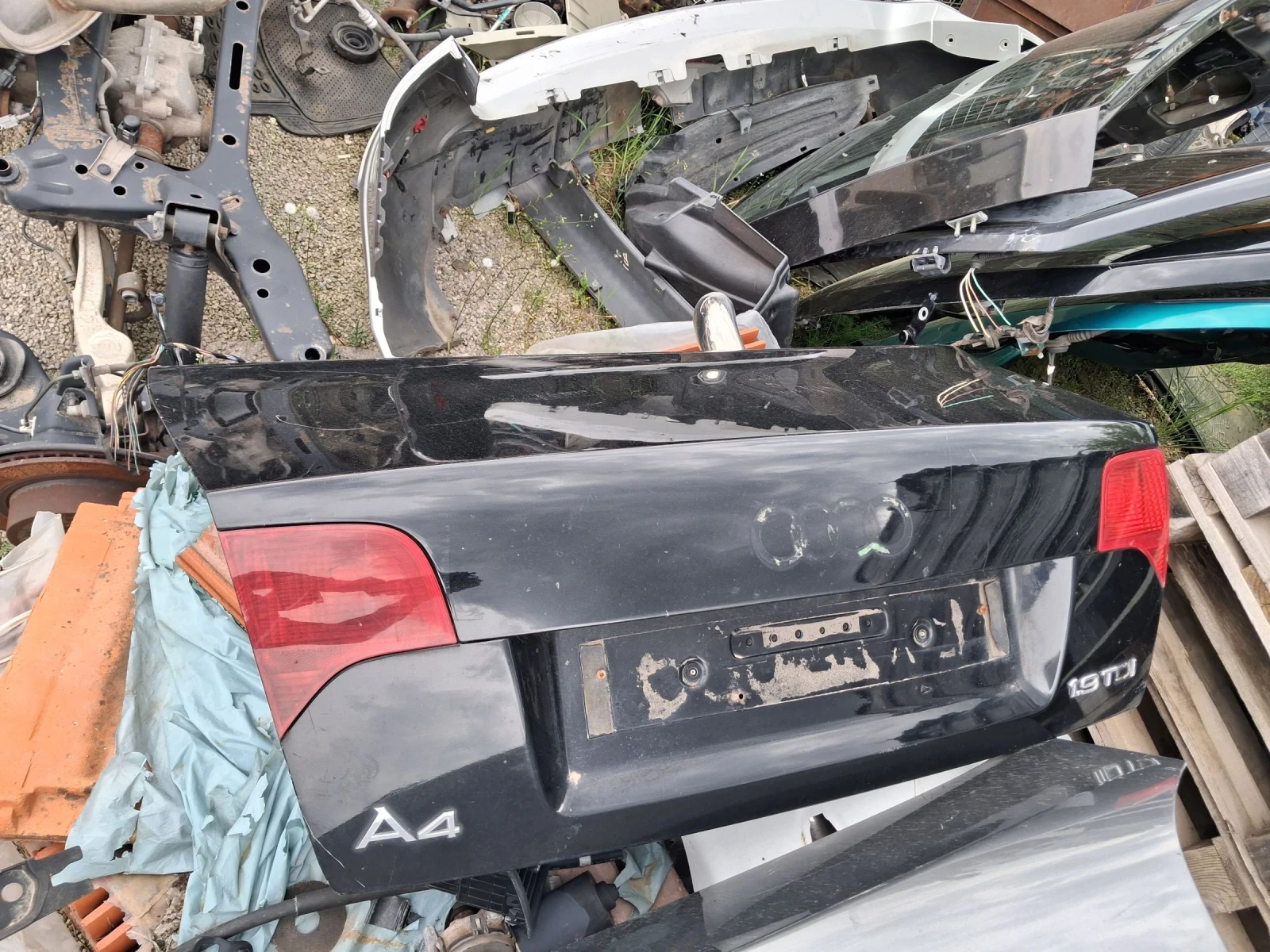 Заден капак за Audi A4 B7 седан - черен