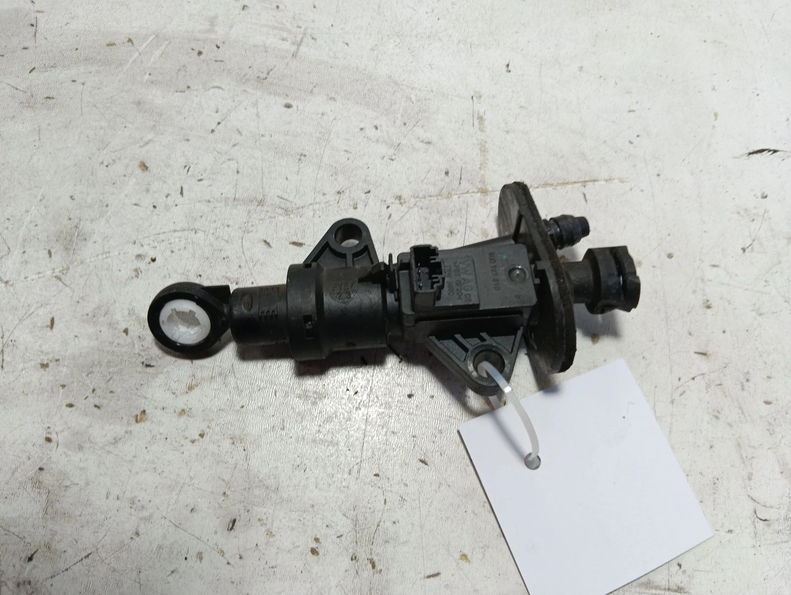 помпа съединител горна 5Q0721388F 5Q0927810 Skoda Octavia