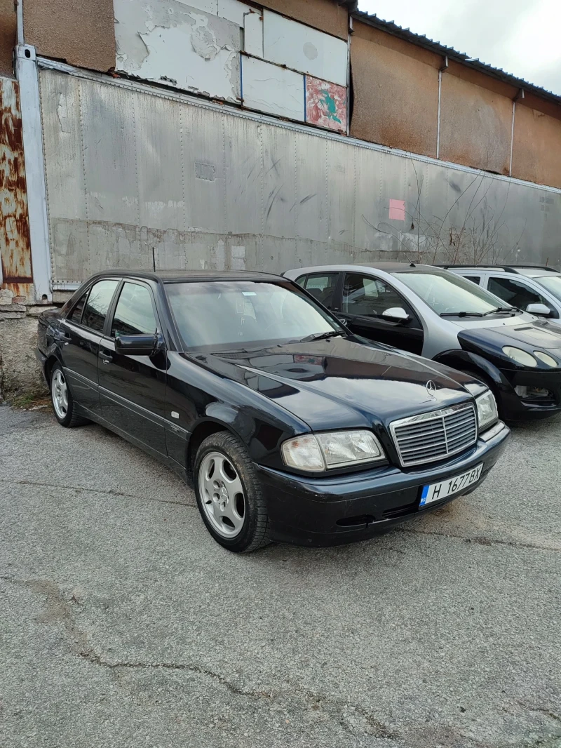 Mercedes-Benz C 180 Facelift , снимка 1 - Автомобили и джипове - 49395454