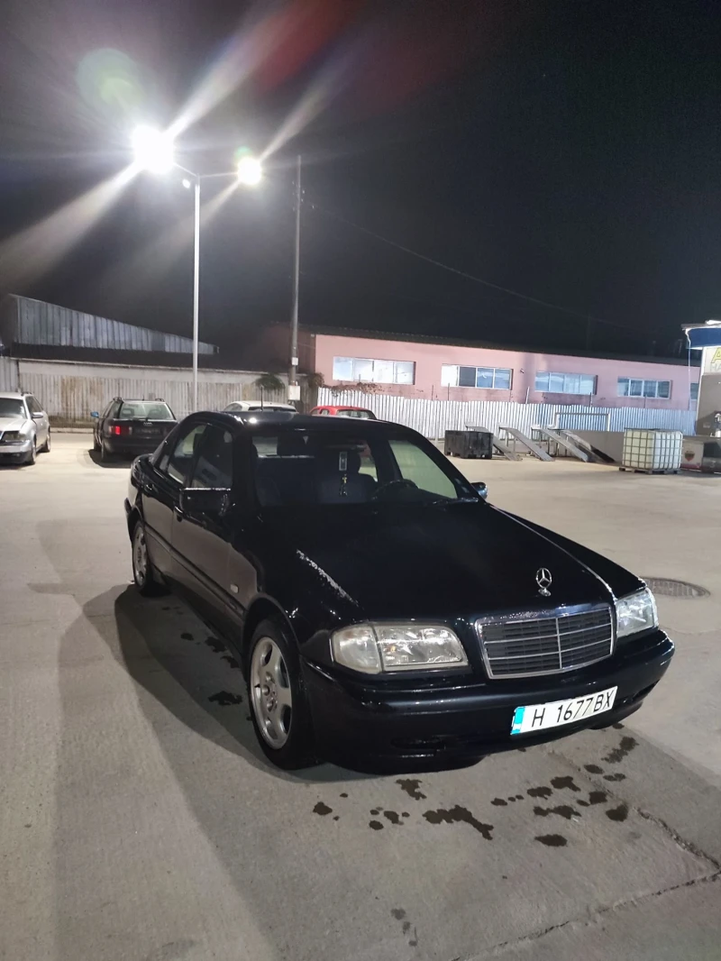 Mercedes-Benz C 180 Facelift , снимка 3 - Автомобили и джипове - 49395454