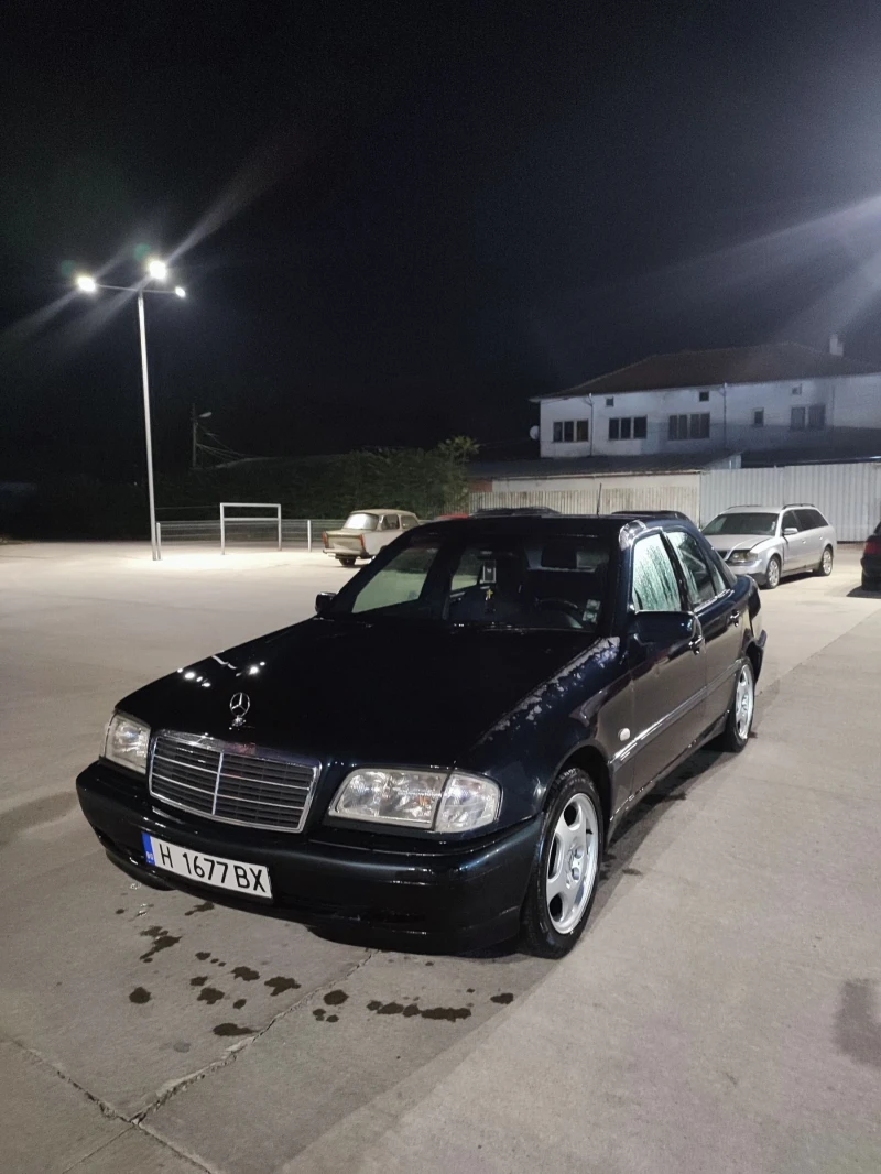 Mercedes-Benz C 180 Facelift , снимка 2 - Автомобили и джипове - 49395454