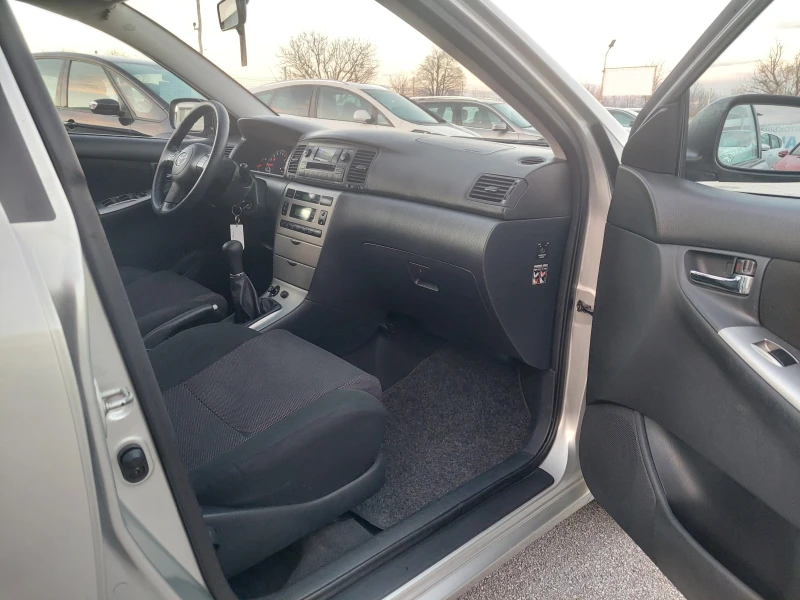 Toyota Corolla 1.4i FACE LIFT 126х.км., снимка 11 - Автомобили и джипове - 52702469