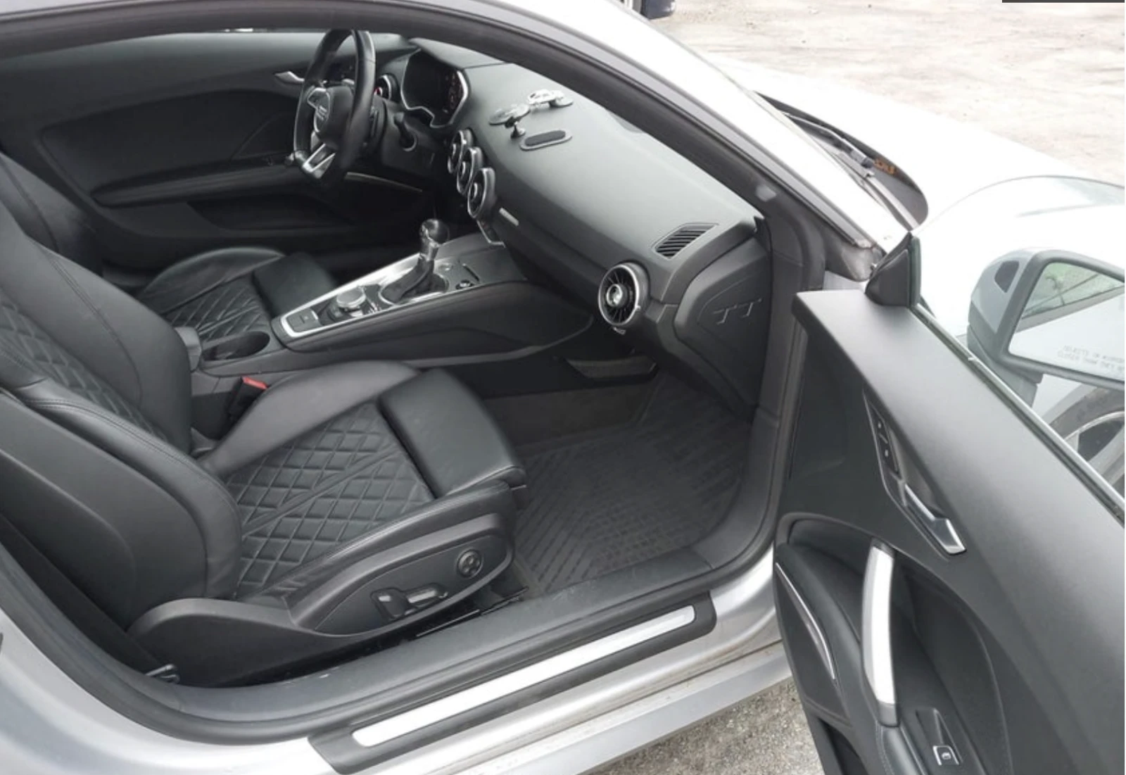 Audi Tt 2.0T quattro, снимка 5 - Автомобили и джипове - 53811732