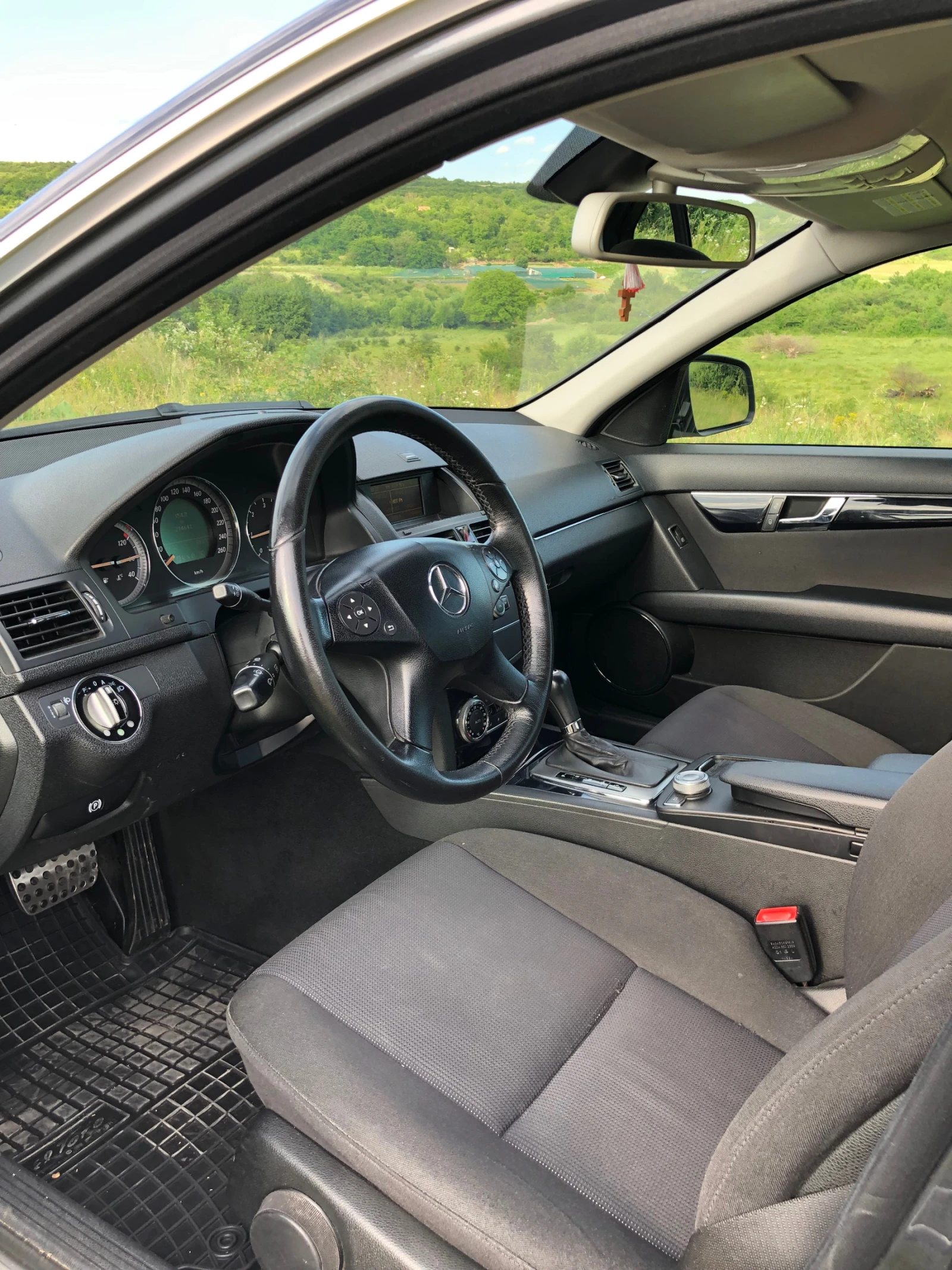 Mercedes-Benz C 220 Avantgarde, снимка 10 - Автомобили и джипове - 54184467