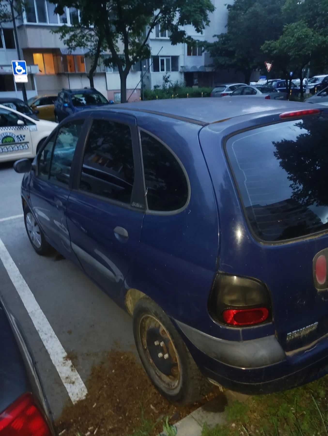 Renault Scenic, снимка 5 - Автомобили и джипове - 54743675