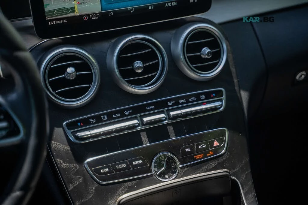 Mercedes-Benz C 300 * 4MATIC* АвтоКредит * (ЦЕНА ДО БГ), снимка 15 - Автомобили и джипове - 55091701