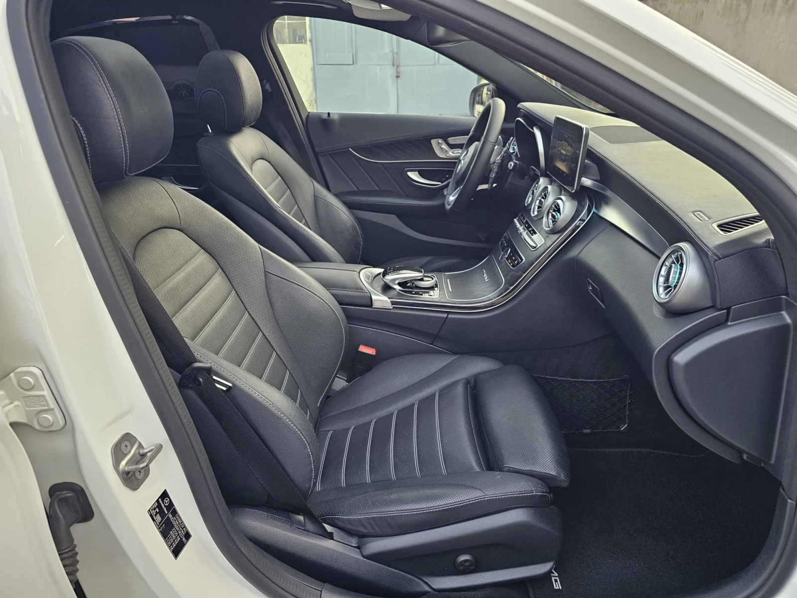 Mercedes-Benz C 250 4MATIC/AMG Line/AIRMATIC/Burmester/Panorama/360cam, снимка 12 - Автомобили и джипове - 55184946