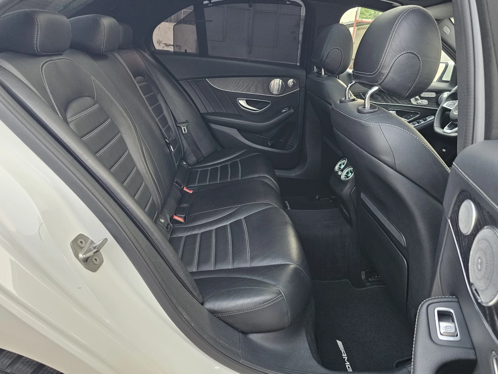 Mercedes-Benz C 250 4MATIC/AMG Line/AIRMATIC/Burmester/Panorama/360cam, снимка 13 - Автомобили и джипове - 55184946