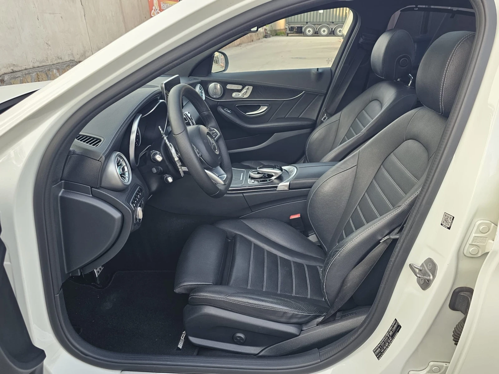 Mercedes-Benz C 250 4MATIC/AMG Line/AIRMATIC/Burmester/Panorama/360cam, снимка 9 - Автомобили и джипове - 55184946