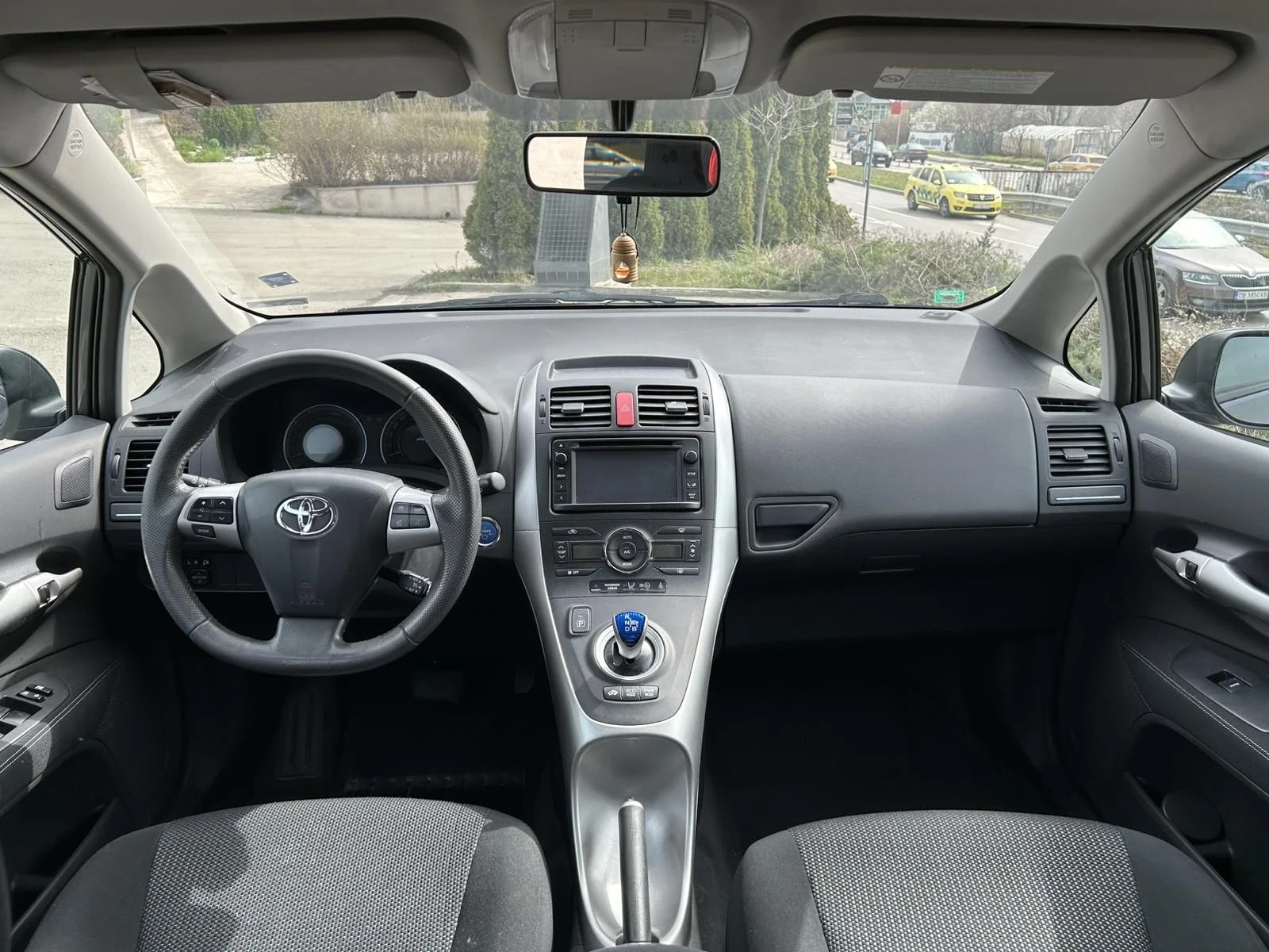 Toyota Auris, снимка 5 - Автомобили и джипове - 56277412