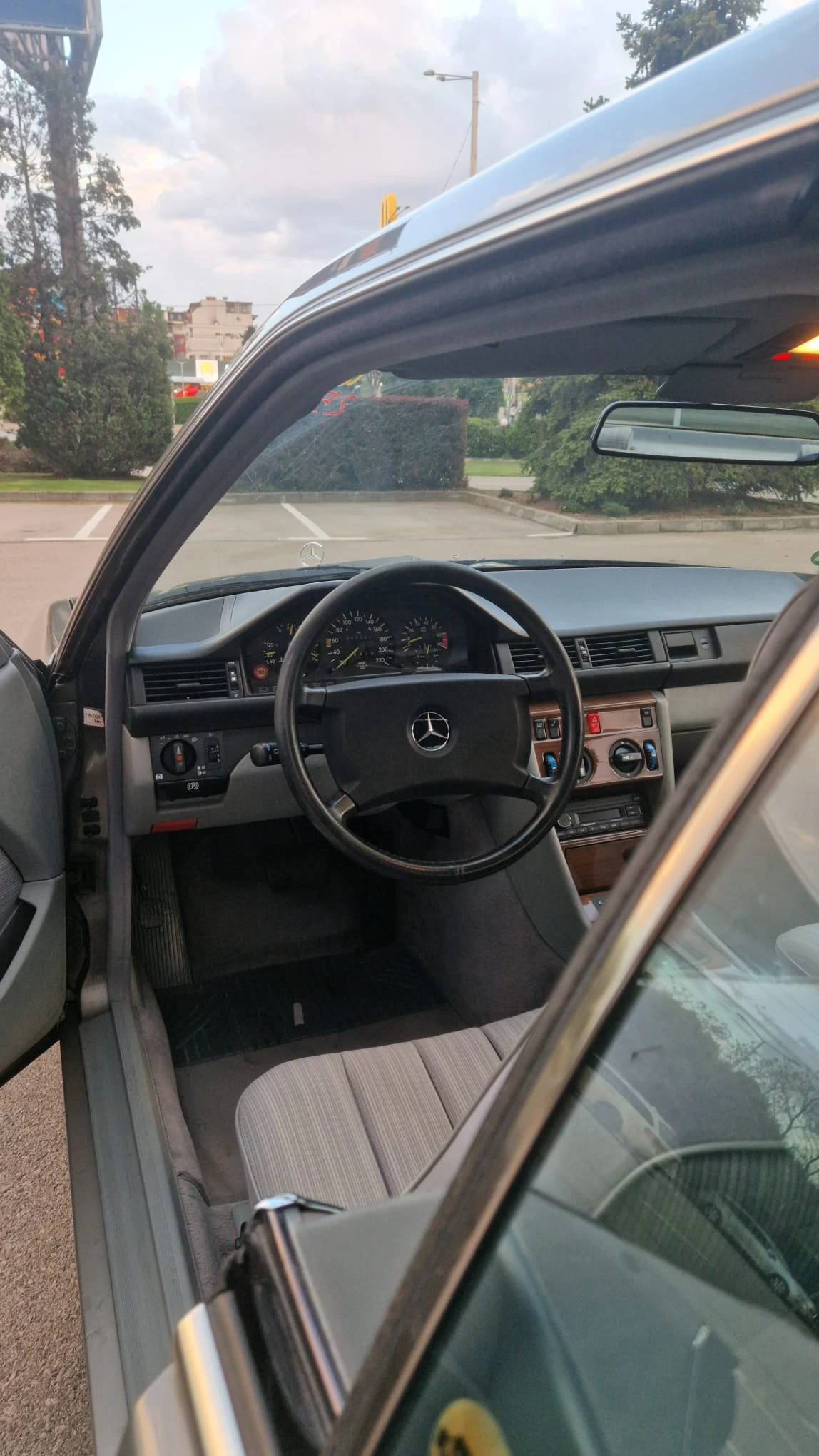 Mercedes-Benz 124 CE230, снимка 4 - Автомобили и джипове - 56339719