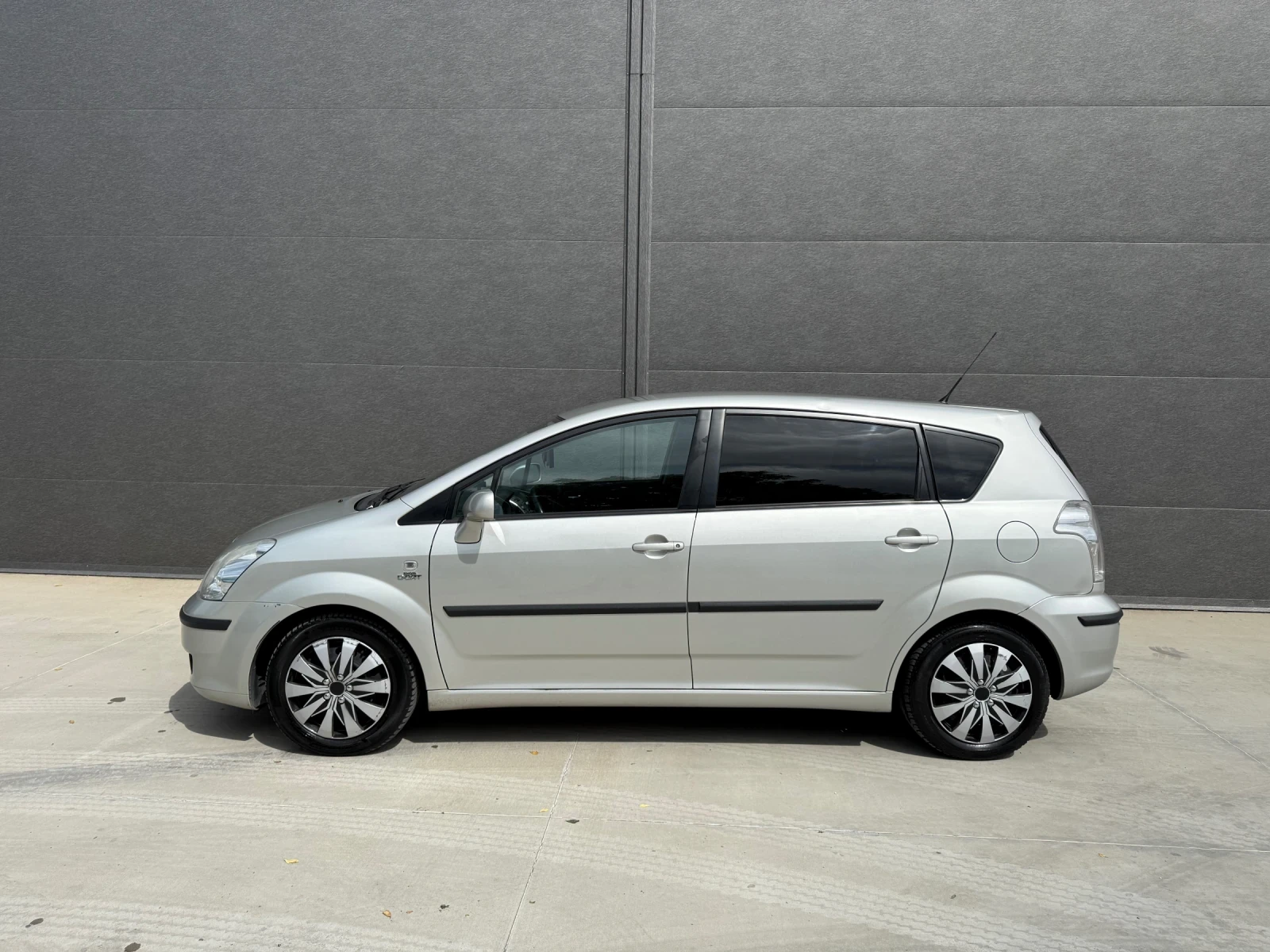 Toyota Corolla verso, снимка 2 - Автомобили и джипове - 56439165