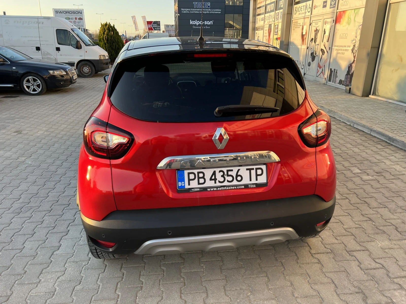 Renault Captur, снимка 7 - Автомобили и джипове - 56610095