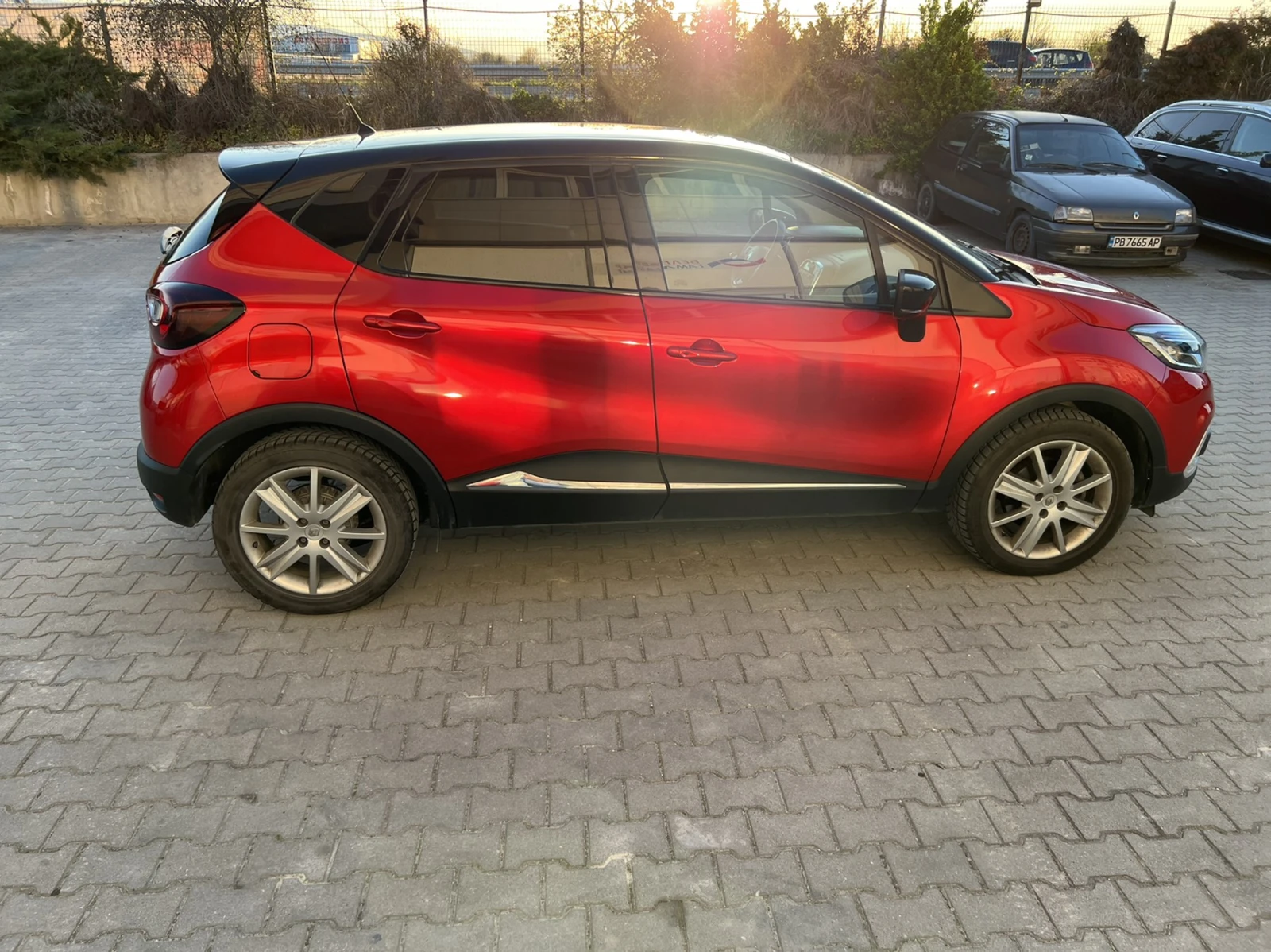 Renault Captur, снимка 5 - Автомобили и джипове - 56610095