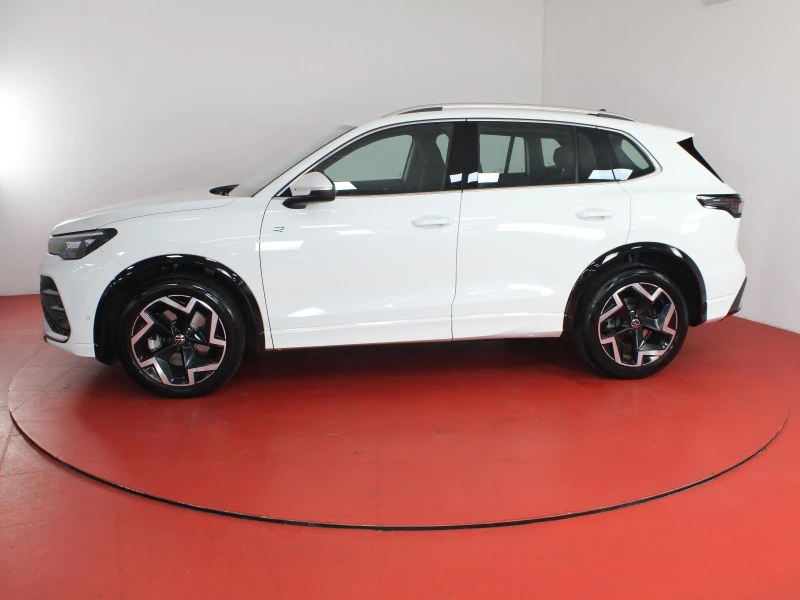 VW Tiguan R-Line 2.0TDI DSG, снимка 2 - Автомобили и джипове - 48131497