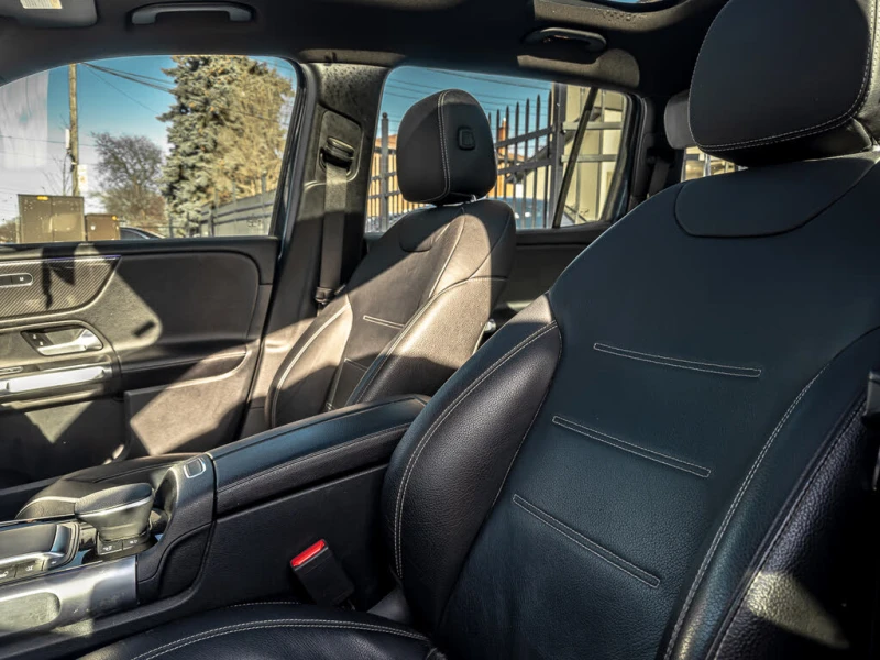 Mercedes-Benz GLB 35AMG* CARBON* DISTRONIC* BURMESTER* 360* AMBIENT*, снимка 12 - Автомобили и джипове - 52725010