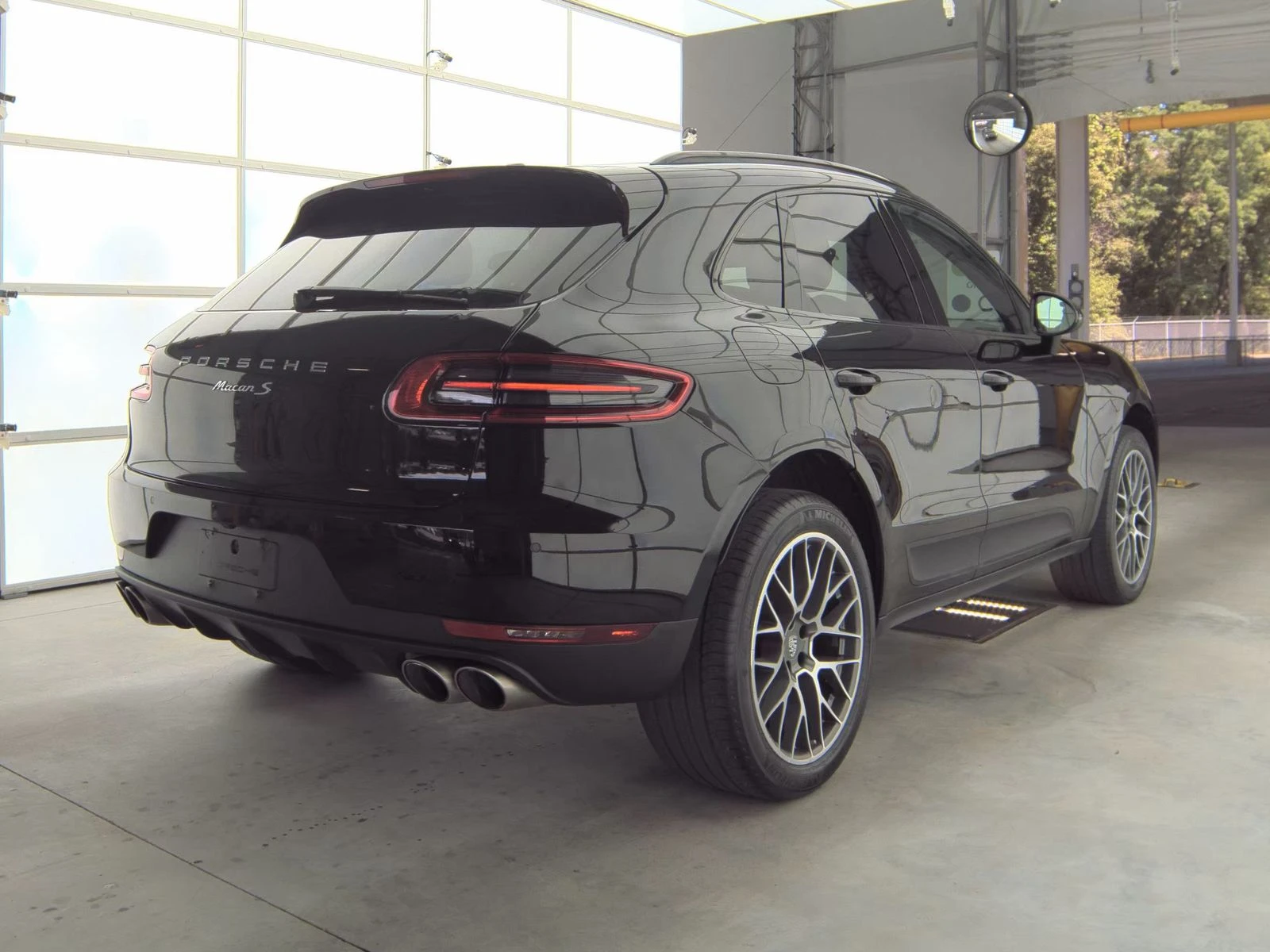 Porsche Macan S Обдух* BOSE* М.Точка* Ambient* Park Assist* Пано - изображение 4