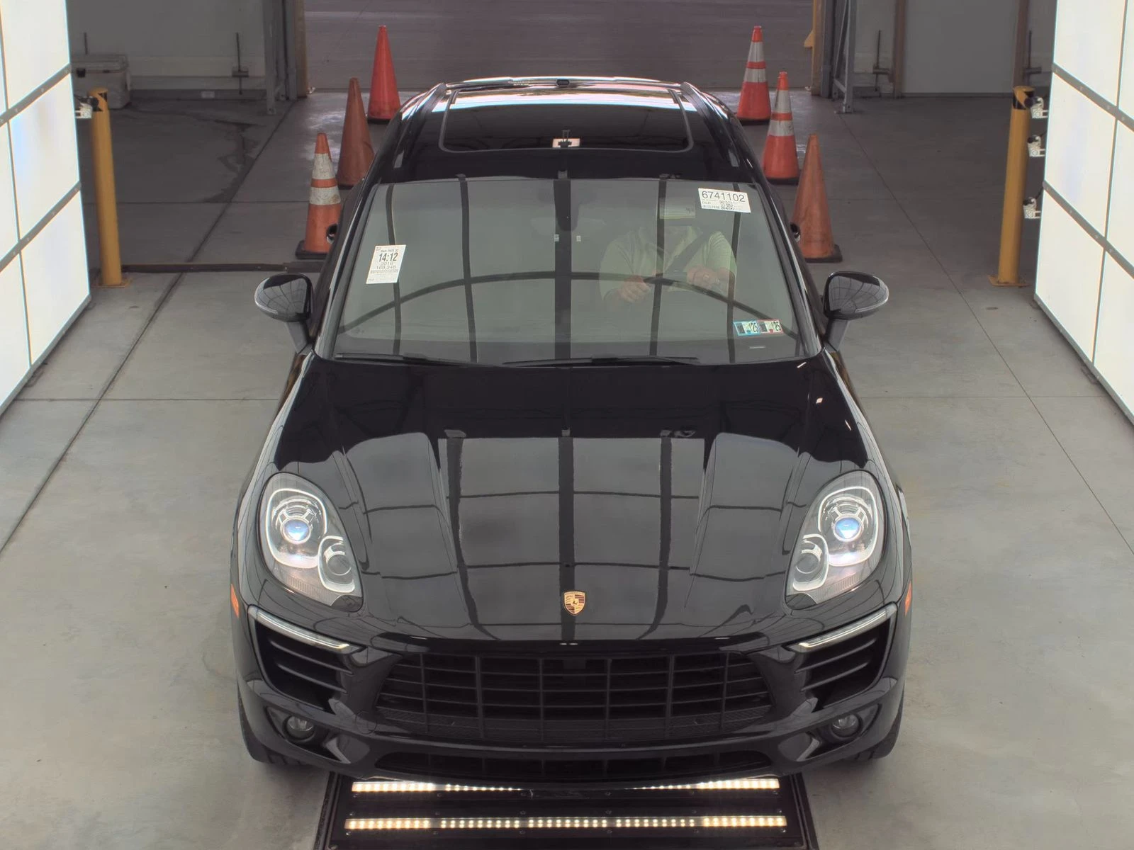 Porsche Macan S Обдух* BOSE* М.Точка* Ambient* Park Assist* Пано - изображение 2