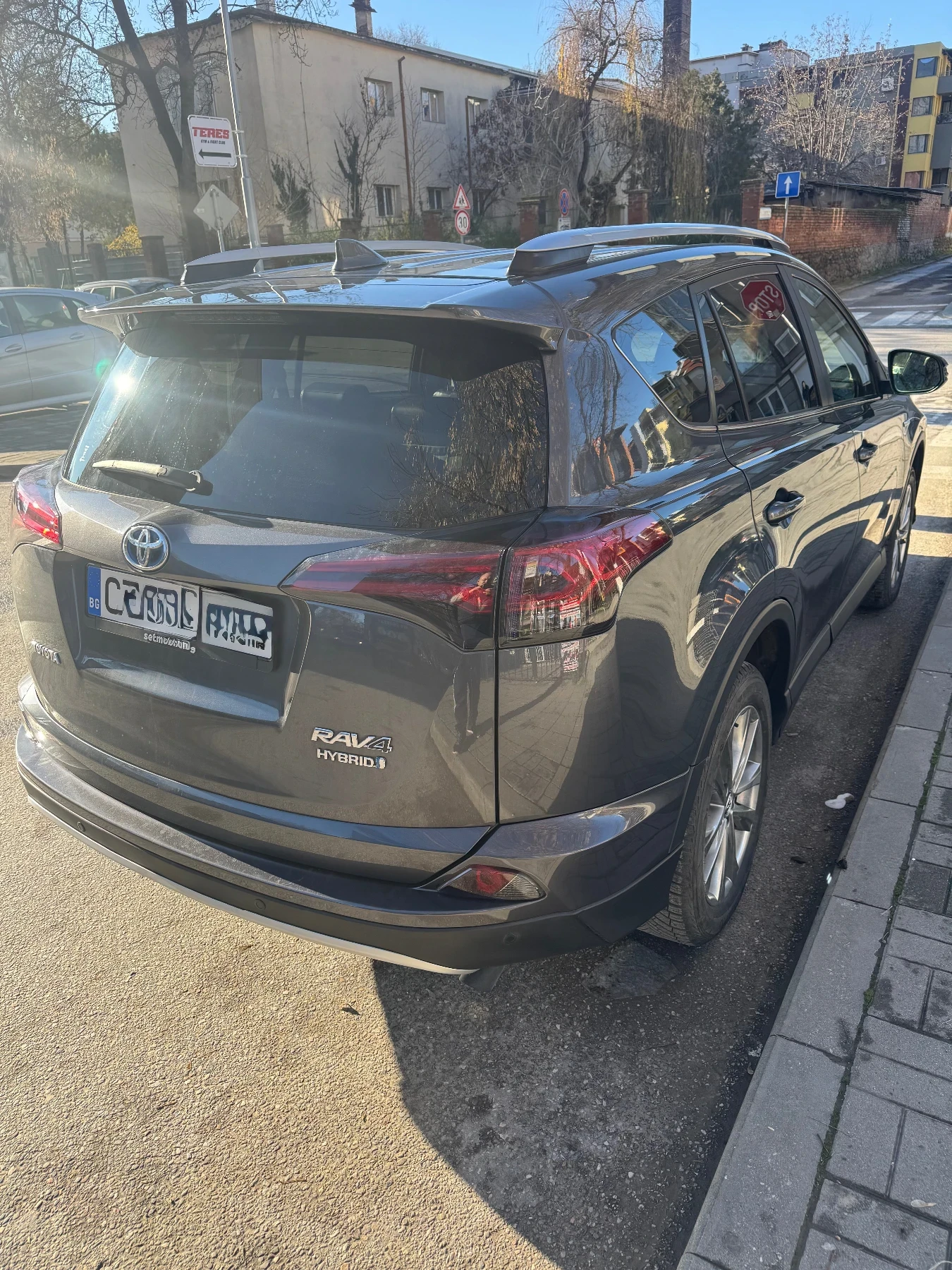 Toyota Rav4 2.5 Hibrid 4x4 - изображение 9