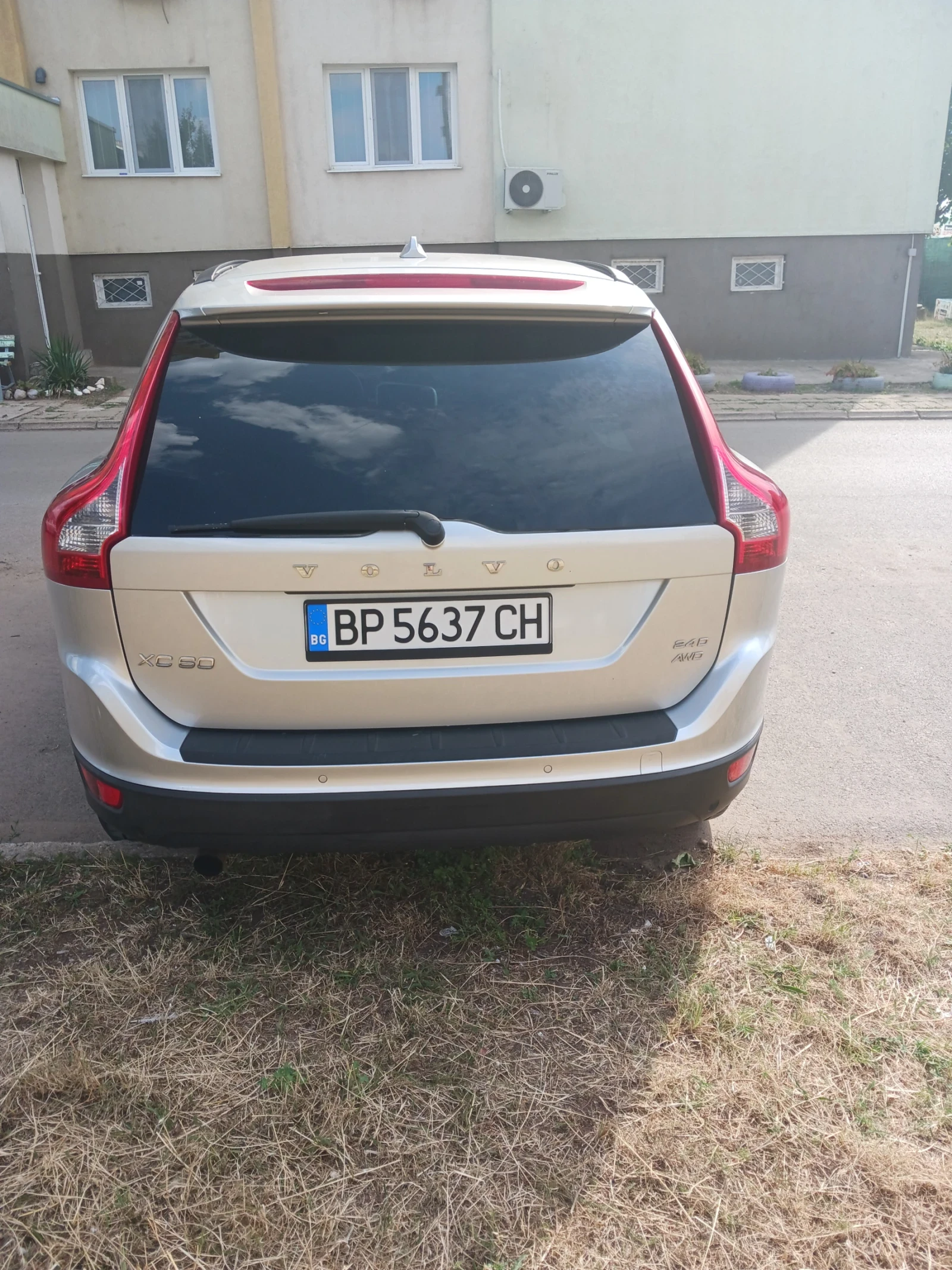 Volvo XC60 2, 4 D5, снимка 2 - Автомобили и джипове - 55316409
