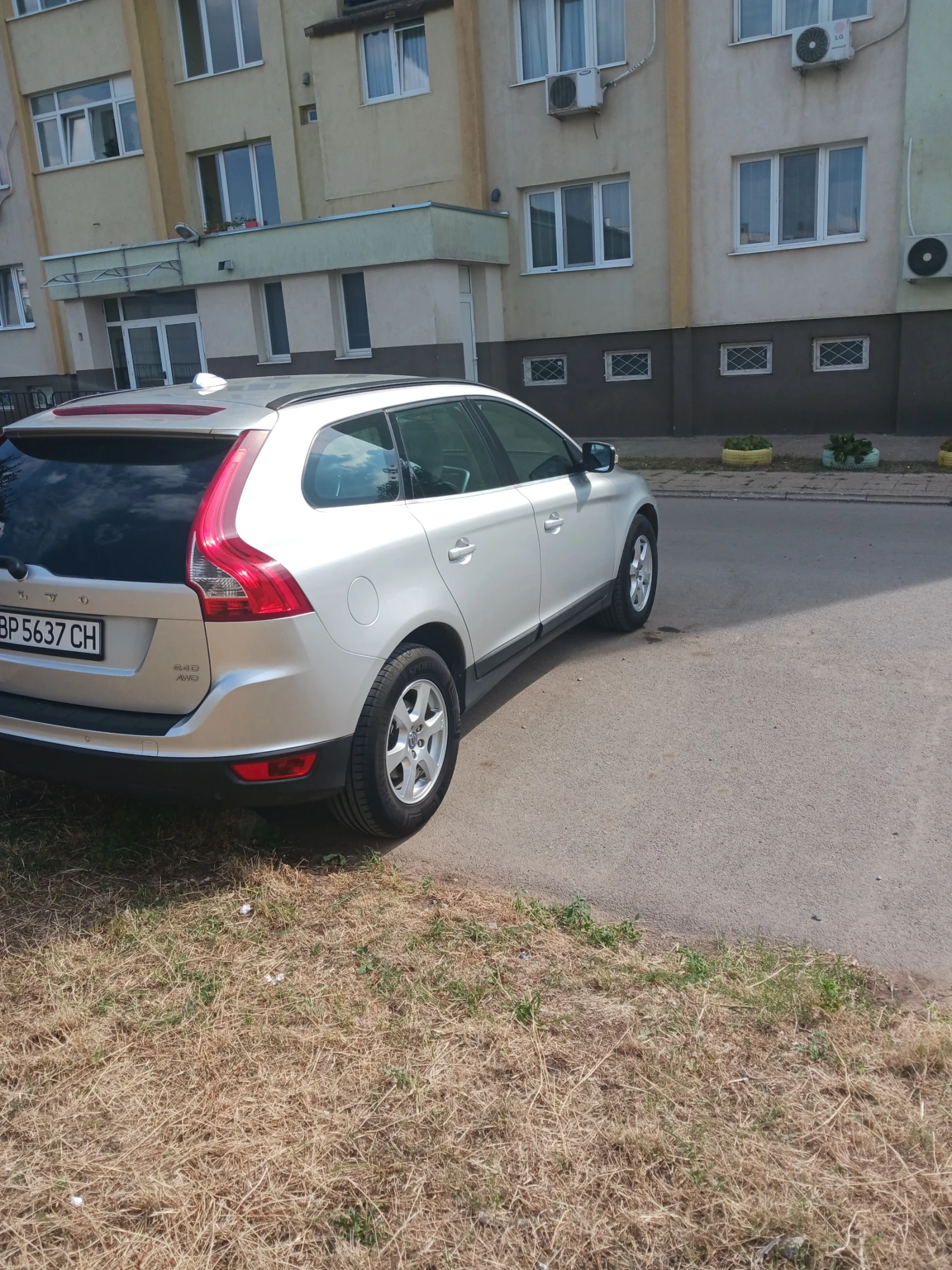 Volvo XC60 2, 4 D5, снимка 3 - Автомобили и джипове - 55316409