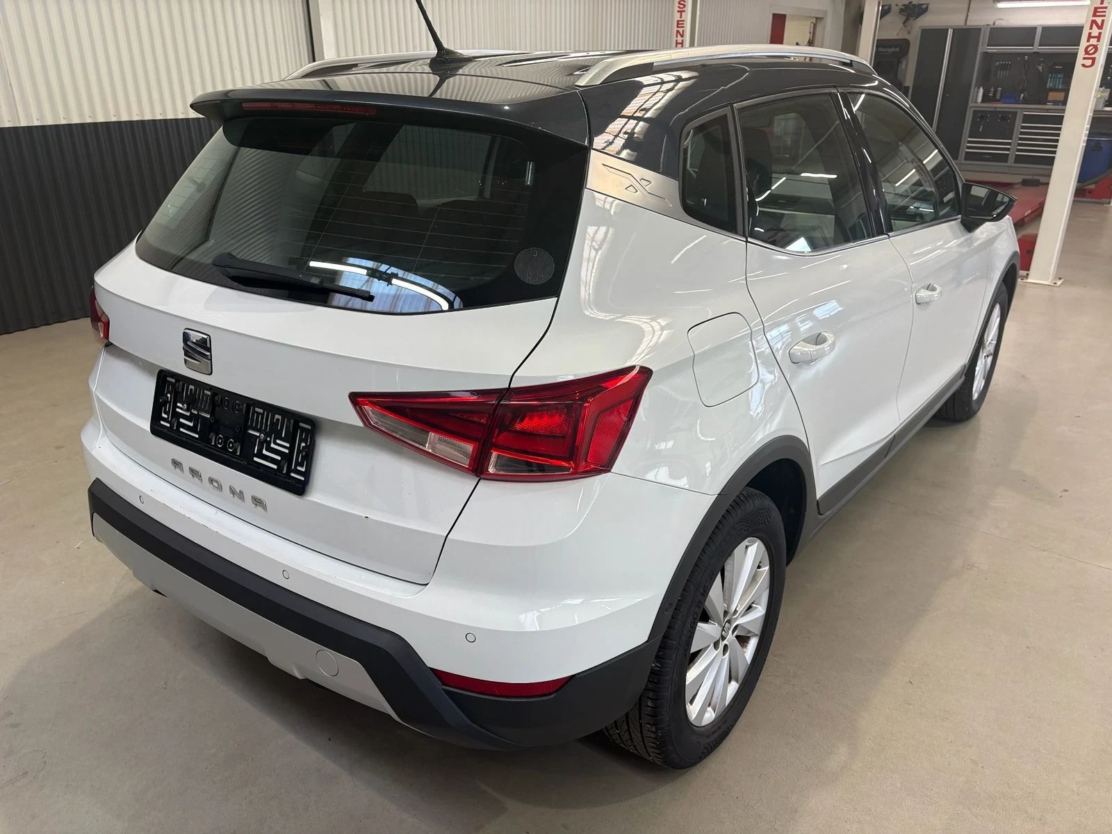 Seat Arona 1.0TSI 116hp | DSG7 | Xcellance, снимка 4 - Автомобили и джипове - 56130459