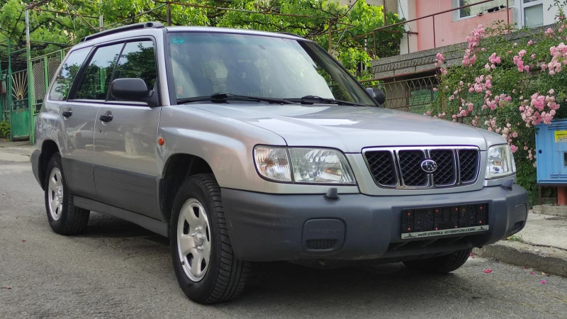 Subaru Forester 2.0i TOП ОФЕРТА, снимка 2 - Автомобили и джипове - 47078937