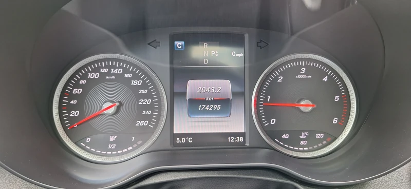 Mercedes-Benz C 220, снимка 7 - Автомобили и джипове - 52931320