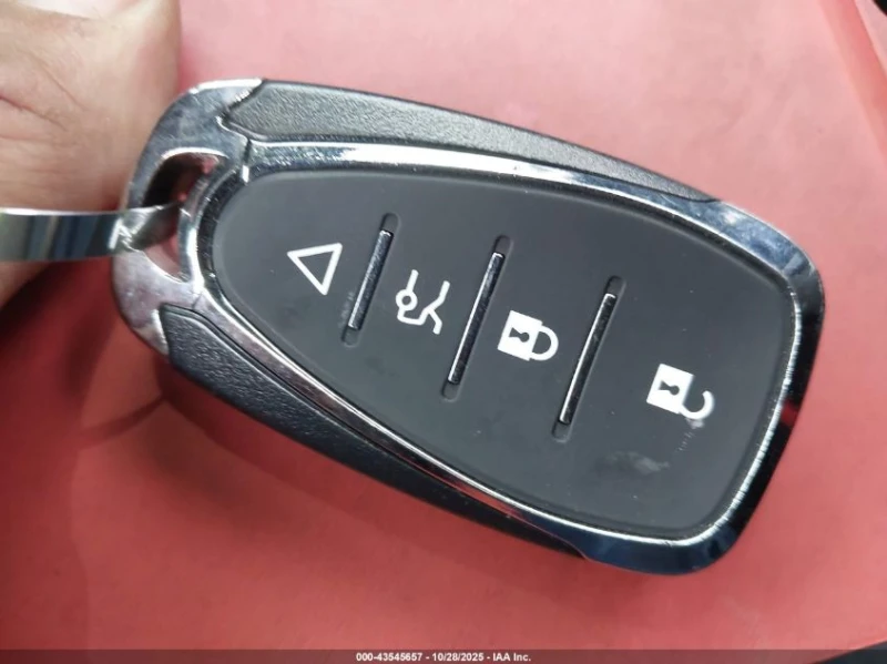 Chevrolet Silverado 6.2L V-8 DI, VVT, 420HP 4X4 Drive, снимка 3 - Автомобили и джипове - 53500837