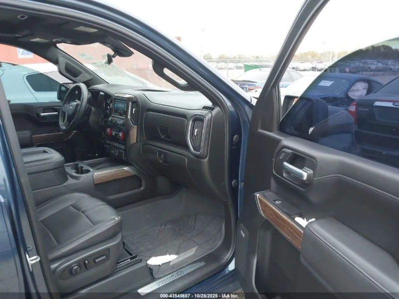 Chevrolet Silverado 6.2L V-8 DI, VVT, 420HP 4X4 Drive, снимка 10 - Автомобили и джипове - 53500837