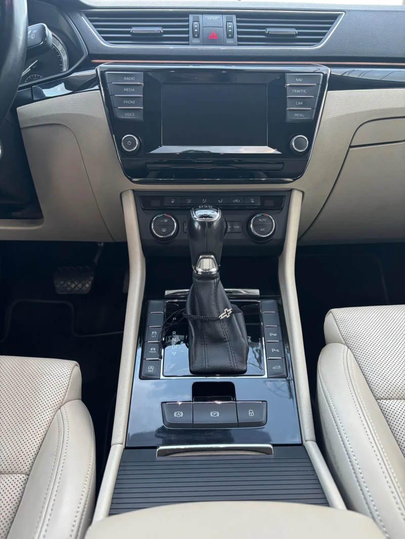 Skoda Superb Laurin & Klement, снимка 9 - Автомобили и джипове - 53580611