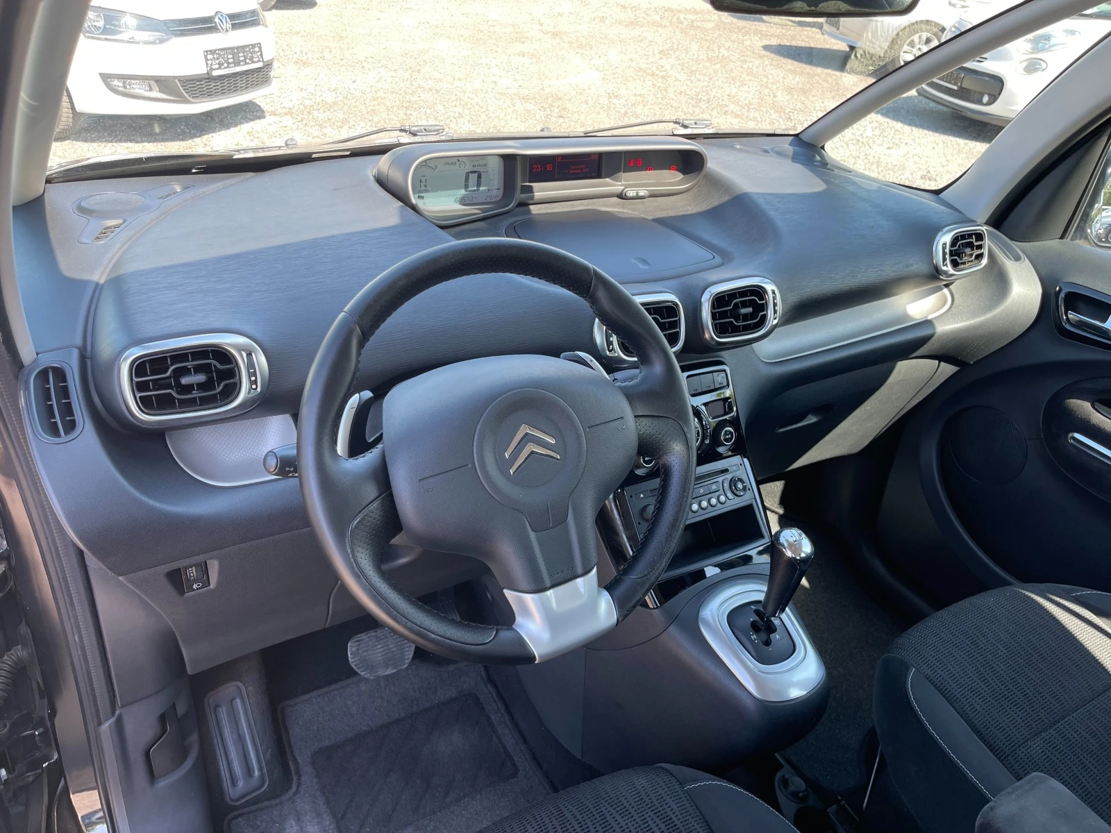 Citroen C3 Picasso 1.6HDI-АВТОМАТИК-EXCLUSIVE-TEMPOMAT-ПАРКТРОНИК - изображение 10