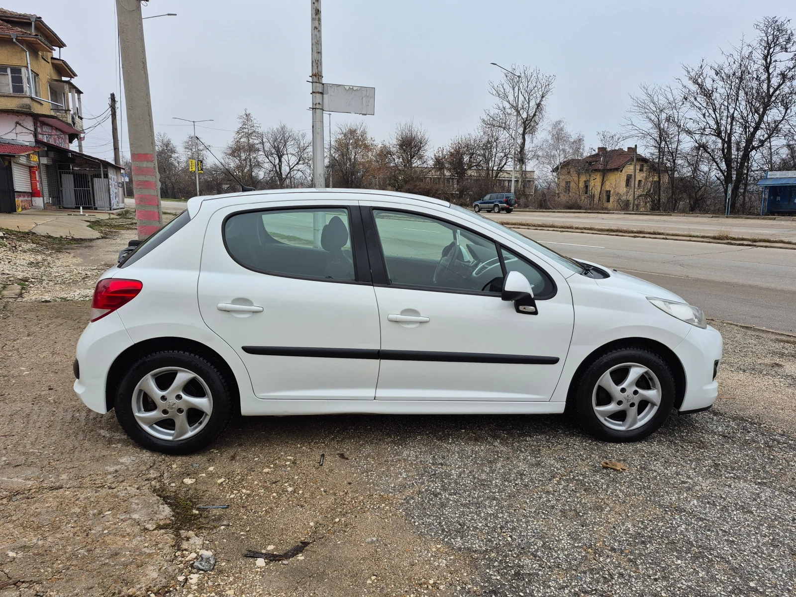 Peugeot 207 1.4i  GPL 74K.S - изображение 4