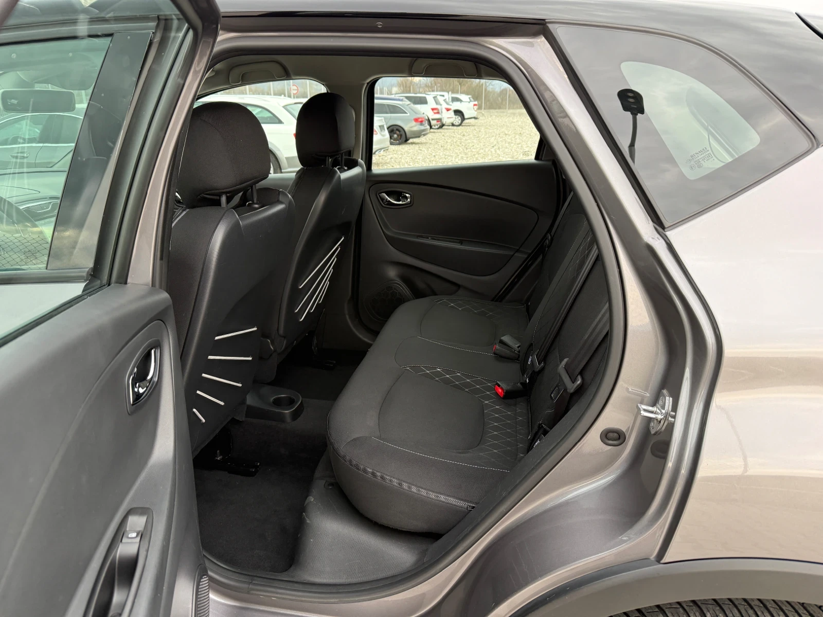 Renault Captur 1.5 DCI NAVI CAMERA AUTOMAT, снимка 11 - Автомобили и джипове - 53880711