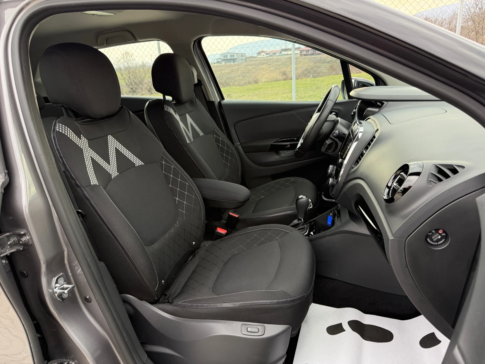 Renault Captur 1.5 DCI NAVI CAMERA AUTOMAT, снимка 13 - Автомобили и джипове - 53880711