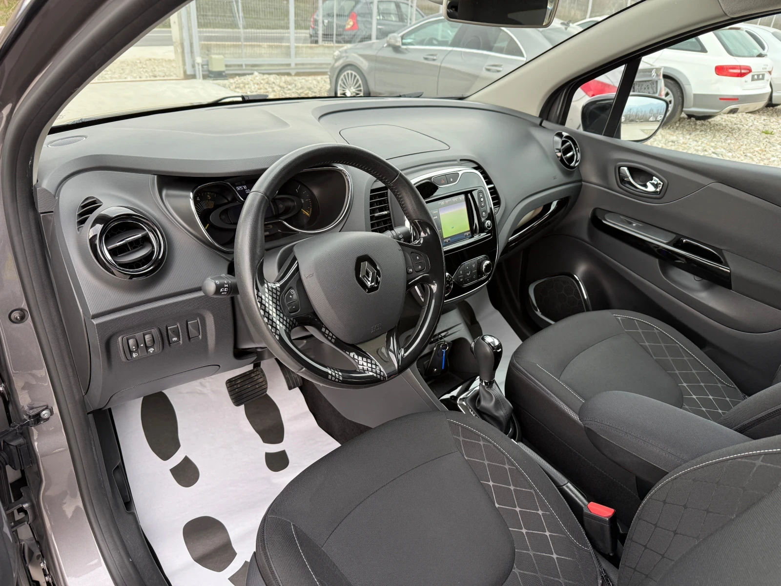 Renault Captur 1.5 DCI NAVI CAMERA AUTOMAT, снимка 9 - Автомобили и джипове - 53880711