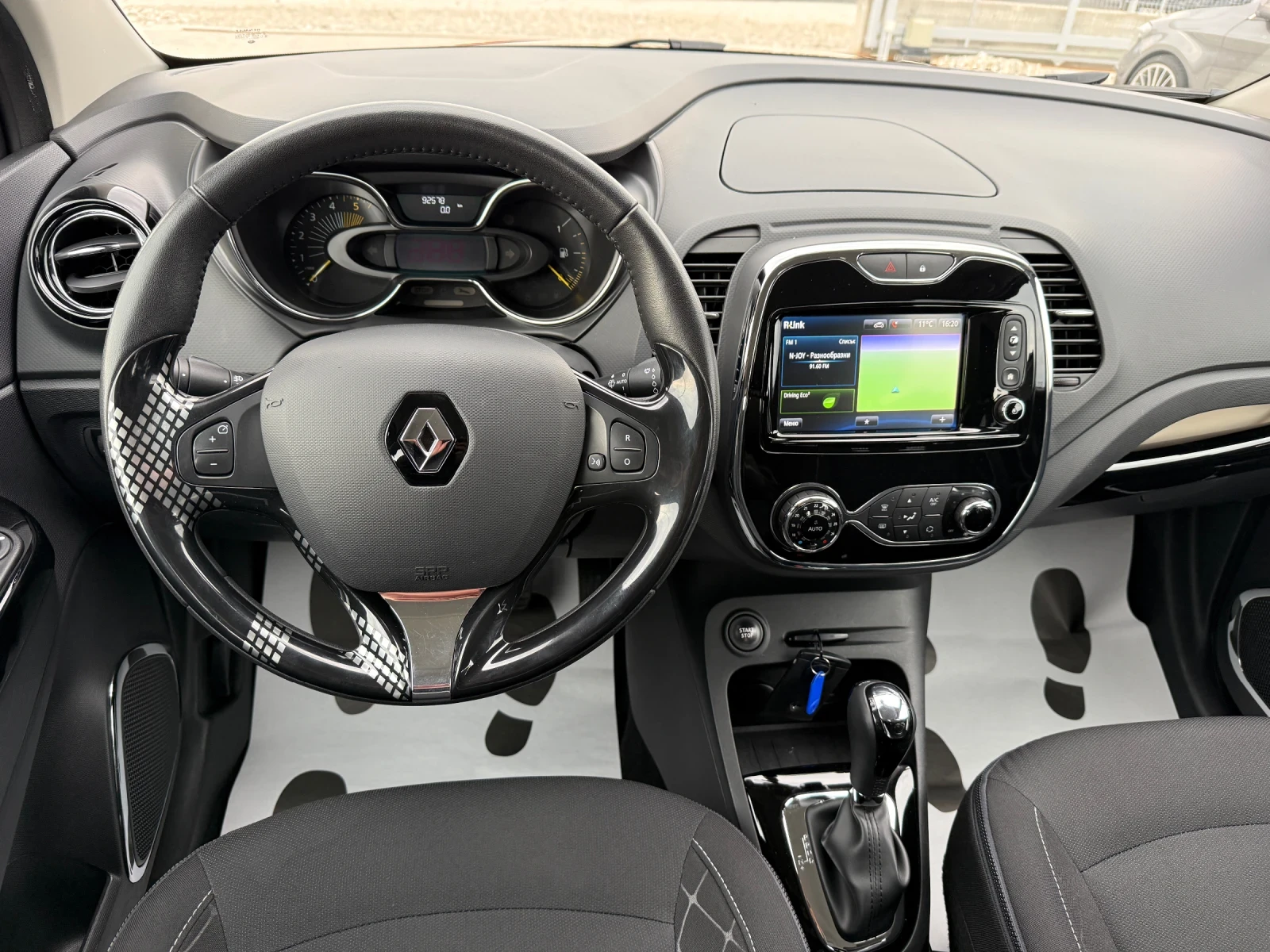 Renault Captur 1.5 DCI NAVI CAMERA AUTOMAT, снимка 14 - Автомобили и джипове - 53880711