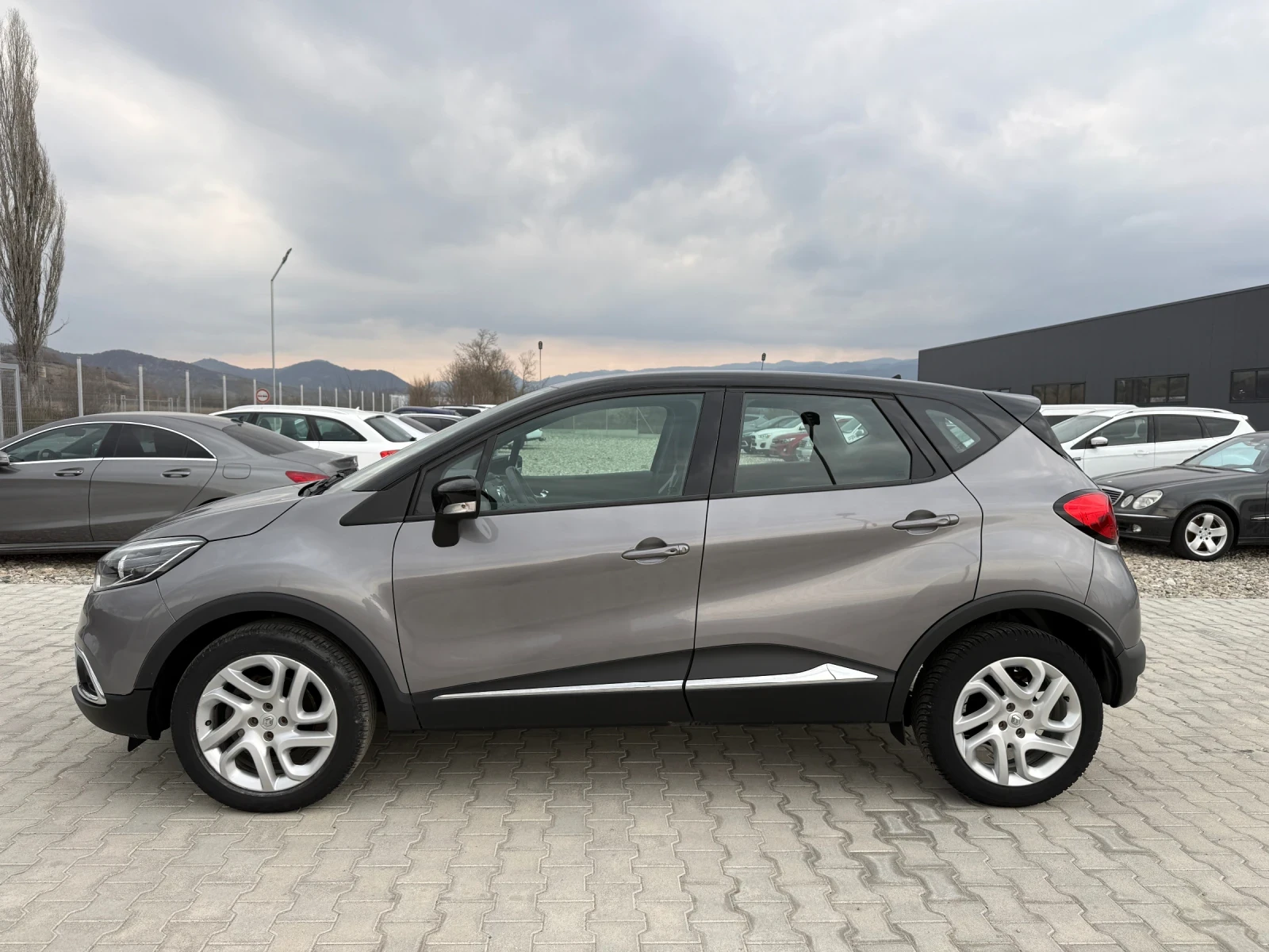 Renault Captur 1.5 DCI NAVI CAMERA AUTOMAT, снимка 3 - Автомобили и джипове - 53880711