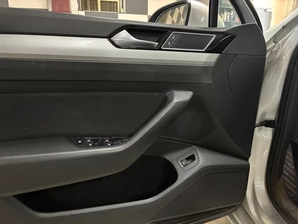 VW Passat 2.0 TDI DSG Variant, снимка 8 - Автомобили и джипове - 53969638