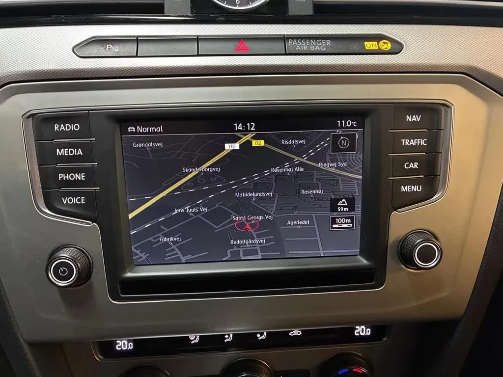 VW Passat 2.0 TDI DSG Variant, снимка 12 - Автомобили и джипове - 53969638