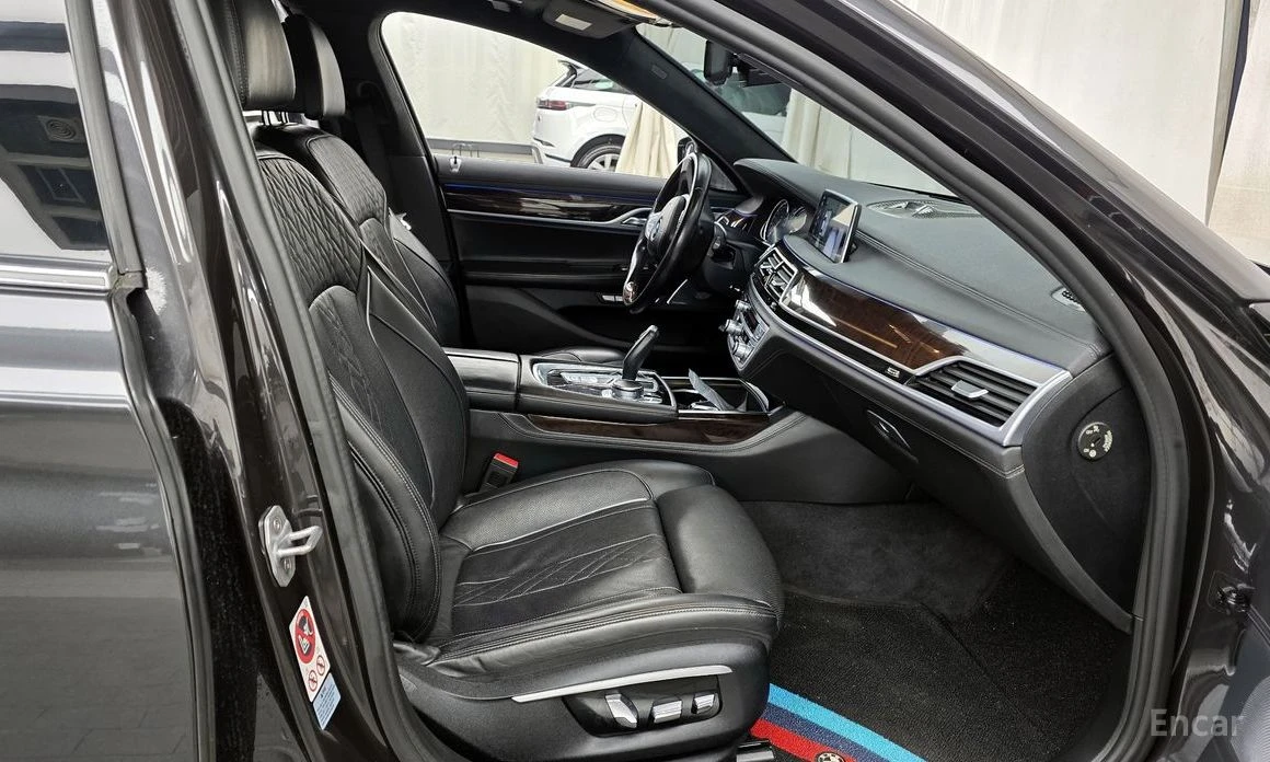 BMW 750 Li xDrive* BOWERS & WILKINS* HEAD-UP* 360 CAM* TV , снимка 7 - Автомобили и джипове - 54009089