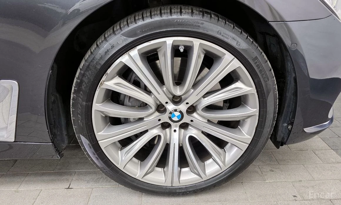 BMW 750 Li xDrive* BOWERS & WILKINS* HEAD-UP* 360 CAM* TV , снимка 5 - Автомобили и джипове - 54009089