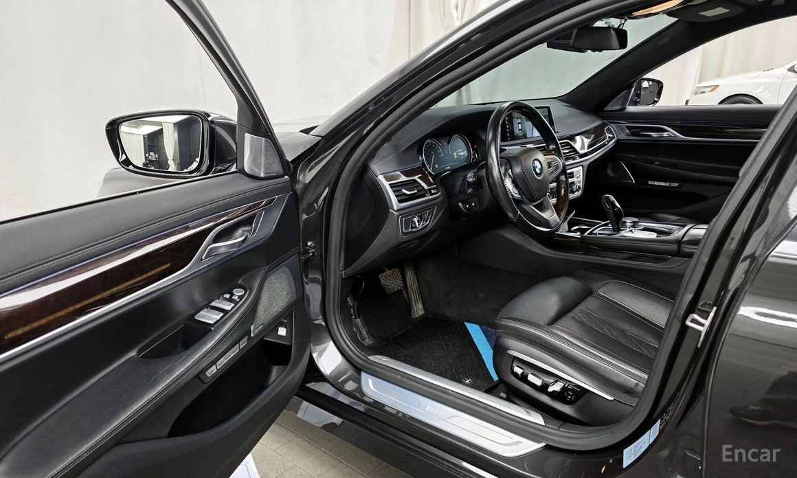 BMW 750 Li xDrive* BOWERS & WILKINS* HEAD-UP* 360 CAM* TV , снимка 6 - Автомобили и джипове - 54009089