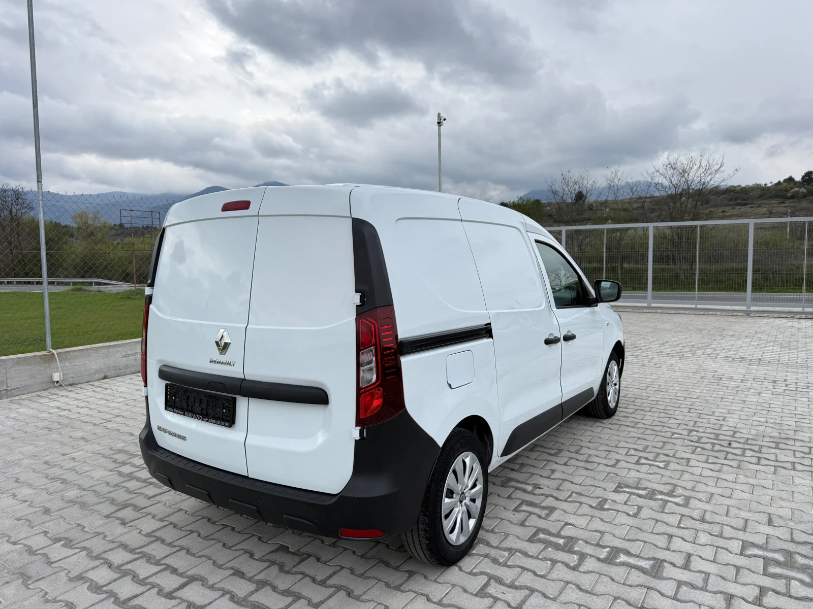 Renault Express 1.5DCI NAVI, снимка 6 - Автомобили и джипове - 54165765