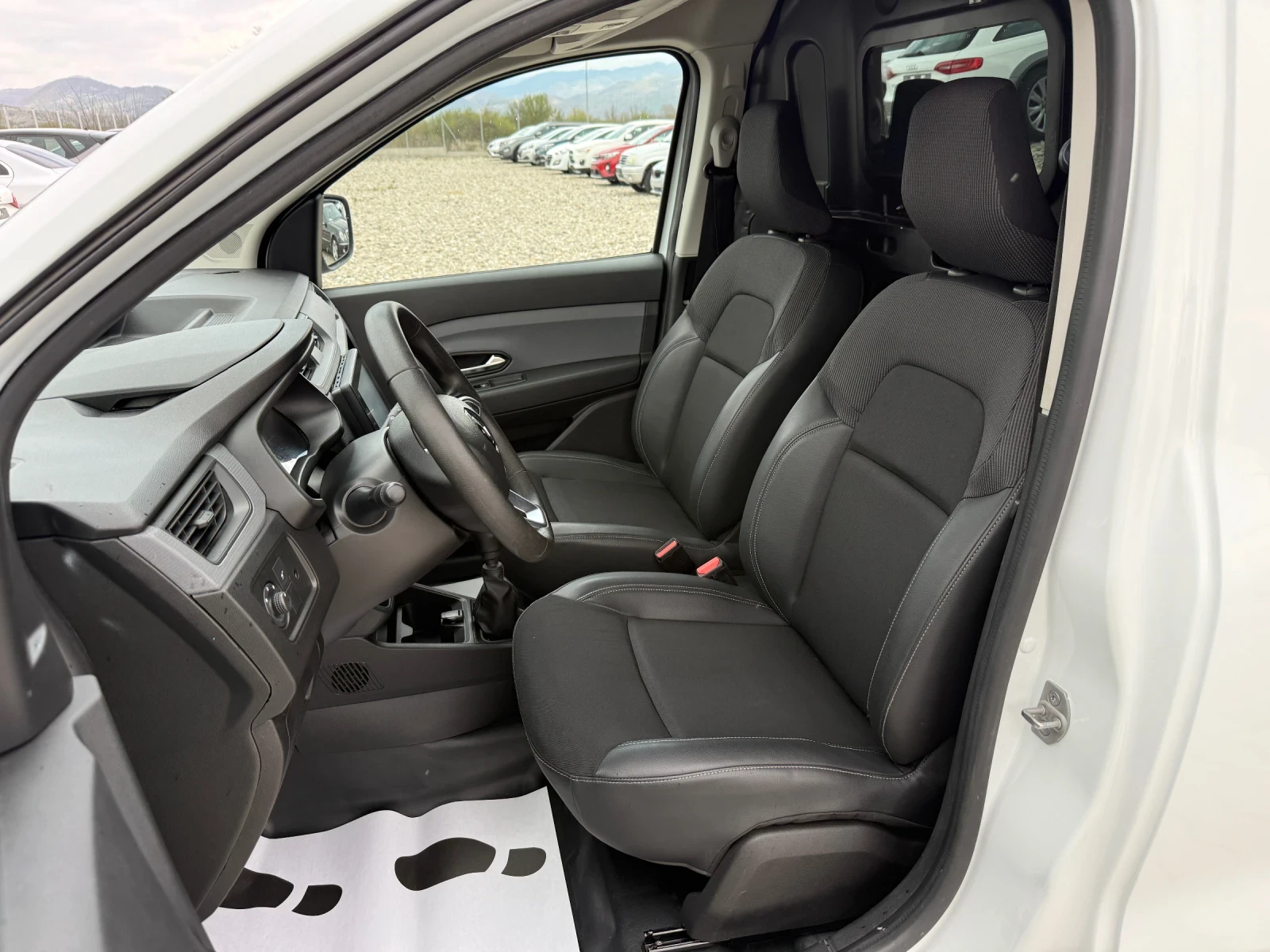 Renault Express 1.5DCI NAVI, снимка 11 - Автомобили и джипове - 54165765