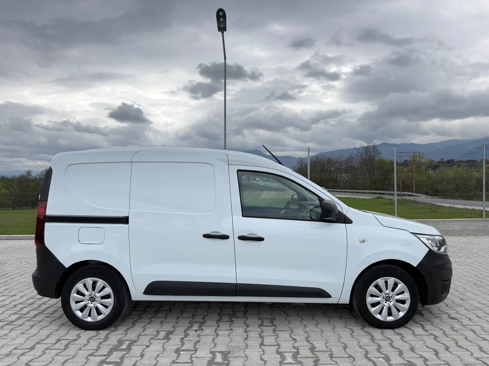 Renault Express 1.5DCI NAVI, снимка 7 - Автомобили и джипове - 54165765