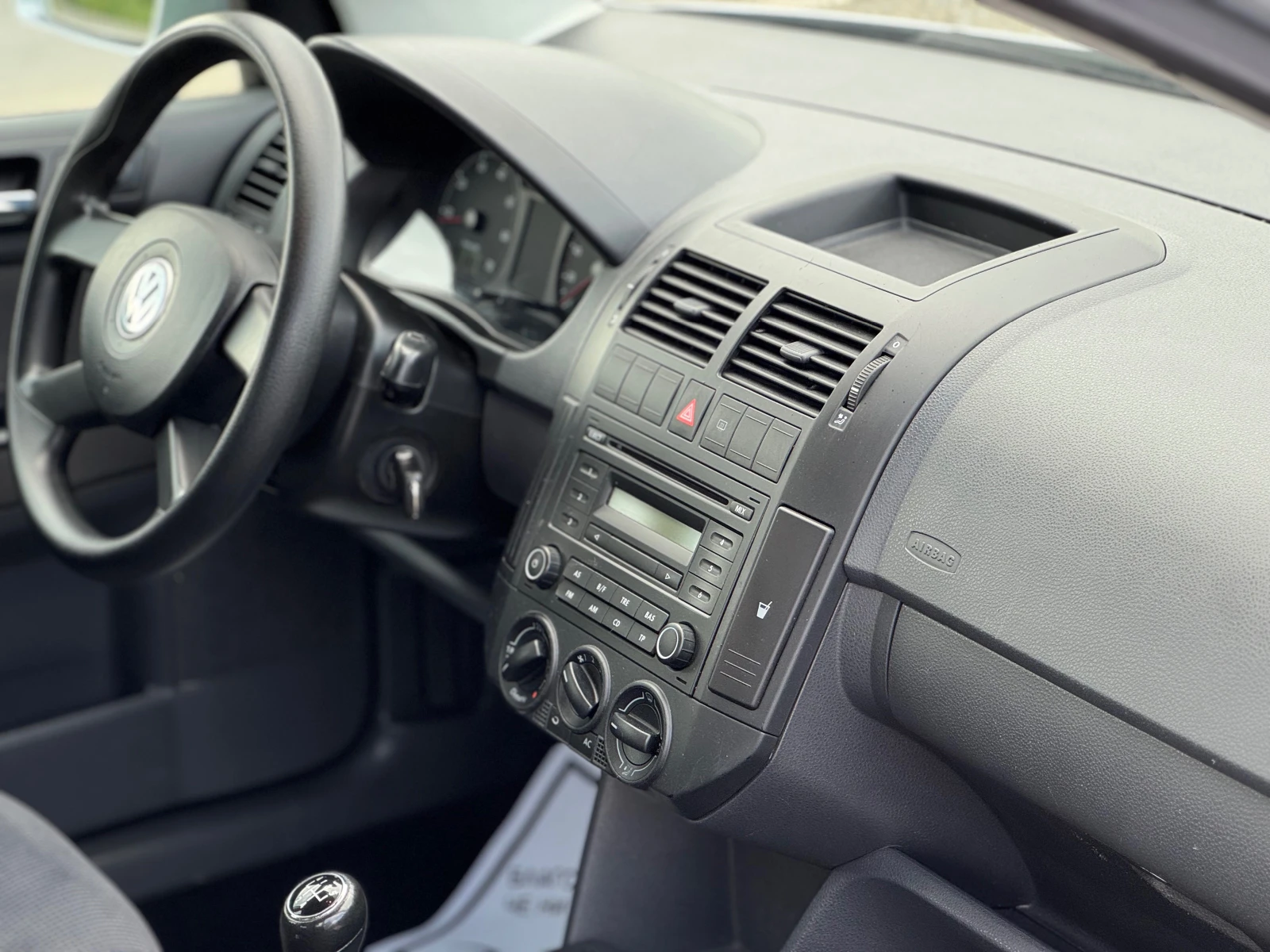 VW Polo 1.4i* Климатик* Газ-Бензин* FACELIFT* Топ, снимка 10 - Автомобили и джипове - 54703893