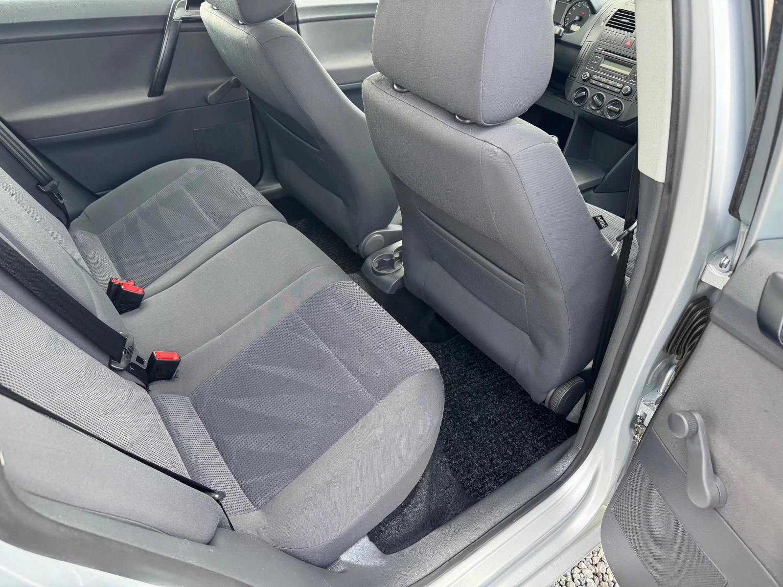 VW Polo 1.4i* Климатик* Газ-Бензин* FACELIFT* Топ, снимка 8 - Автомобили и джипове - 54703893