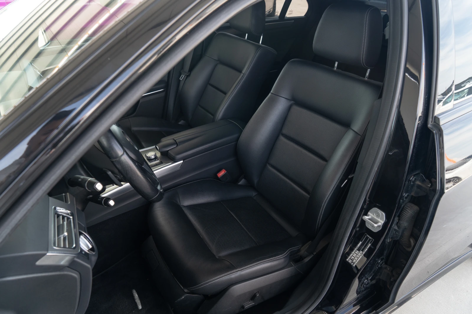 Mercedes-Benz E 220 D = SHADOW LINE = TOP = 2014 ГАРАНЦИЯ = ЛИЗИНГ, снимка 9 - Автомобили и джипове - 54775954
