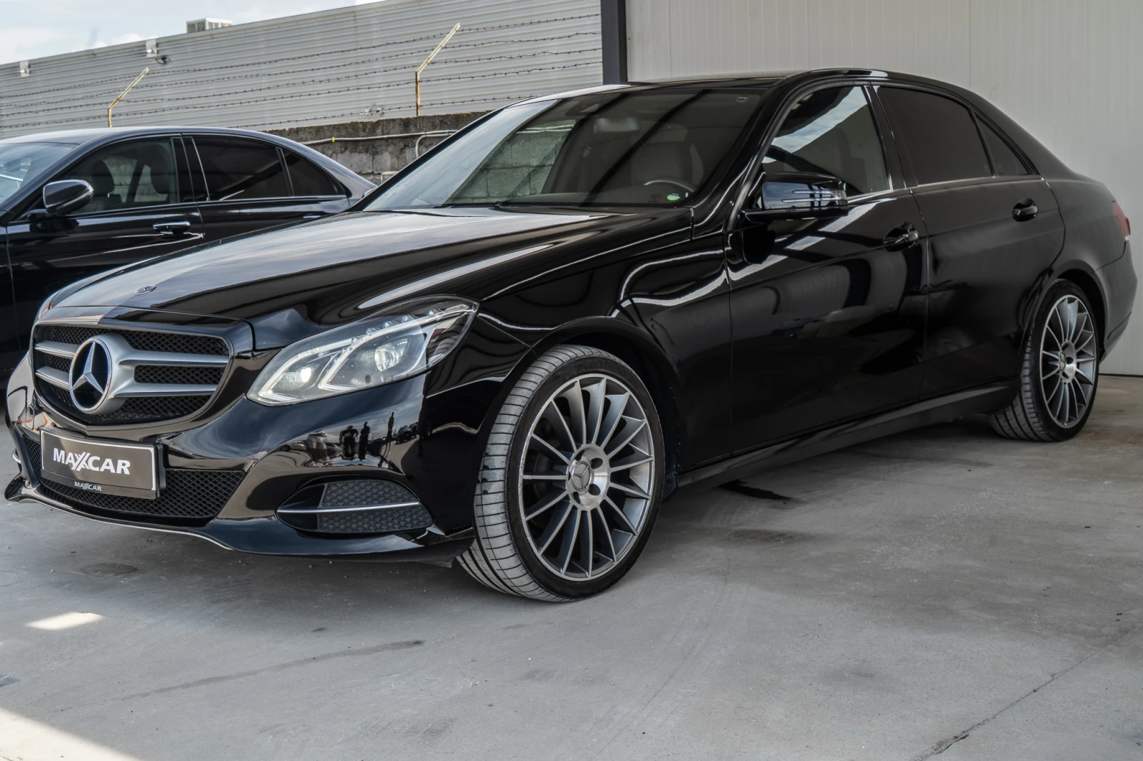 Mercedes-Benz E 220 D = SHADOW LINE = TOP = 2014 ГАРАНЦИЯ = ЛИЗИНГ, снимка 2 - Автомобили и джипове - 54775954